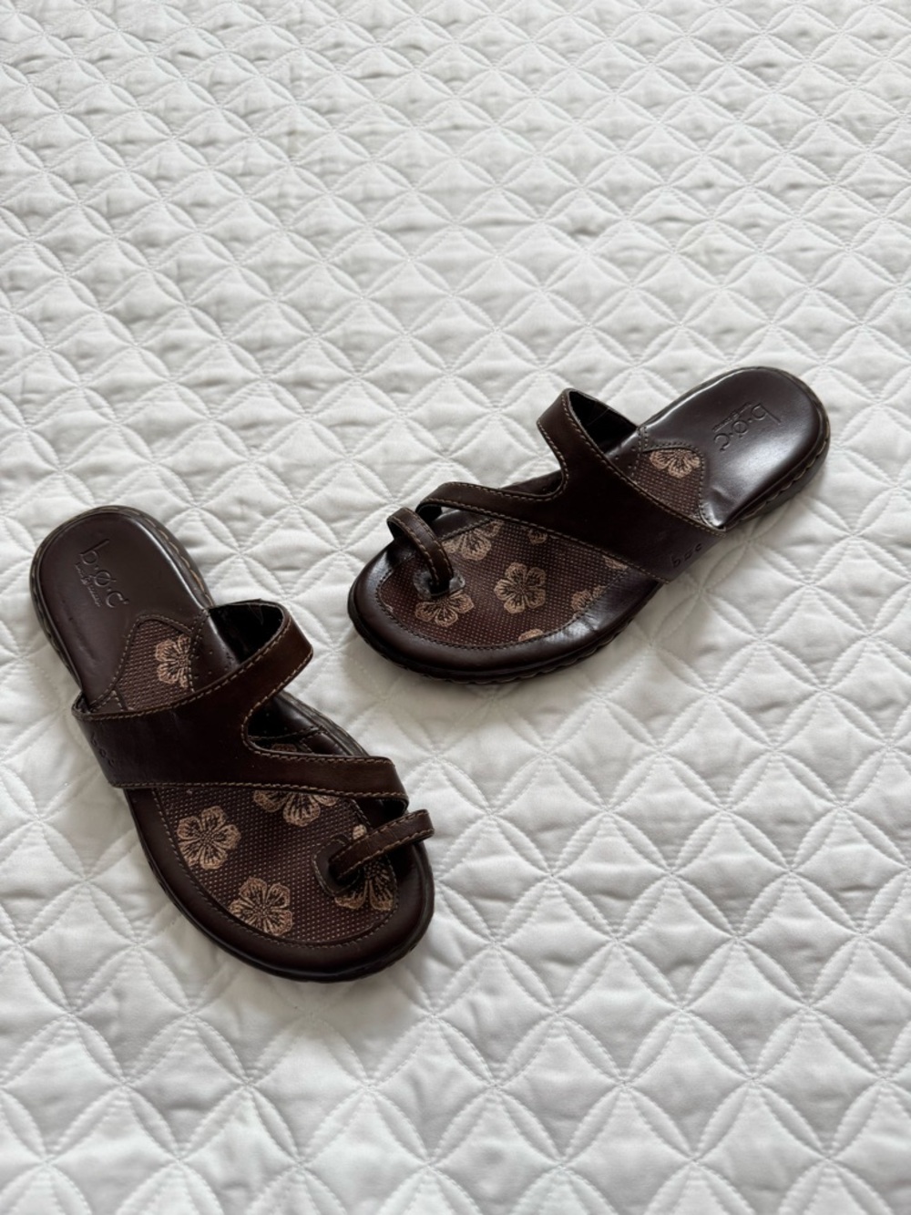 b.o.c Born Concept Laurina Toe Loop Sandal Flats Slip-on Size 6